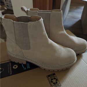 Crown Vintage Cream Ankle Booties with Elastic Panels